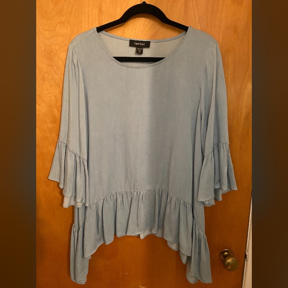 Women’s flowy blouse